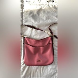 Roomy crossbody bag. Side zip pocket with inside pockets for makeup, phone, etc